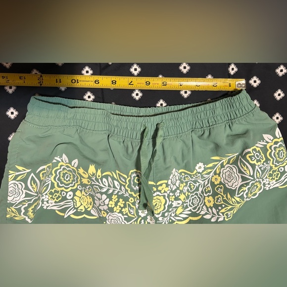 Free Assembly kids light green w/ floral pattern Swim shorts- size 14/16 - Picture 4 of 8